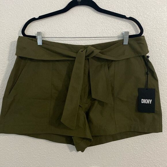 NWT- DKNY- High waisted -tie chino shorts- Dark Green- Size 18 - Picture 1 of 9